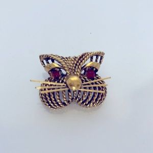 Unique, gold-plated vintage pin 😻 Faux Ruby eyes. Puurrrfect holiday gift 🎁!